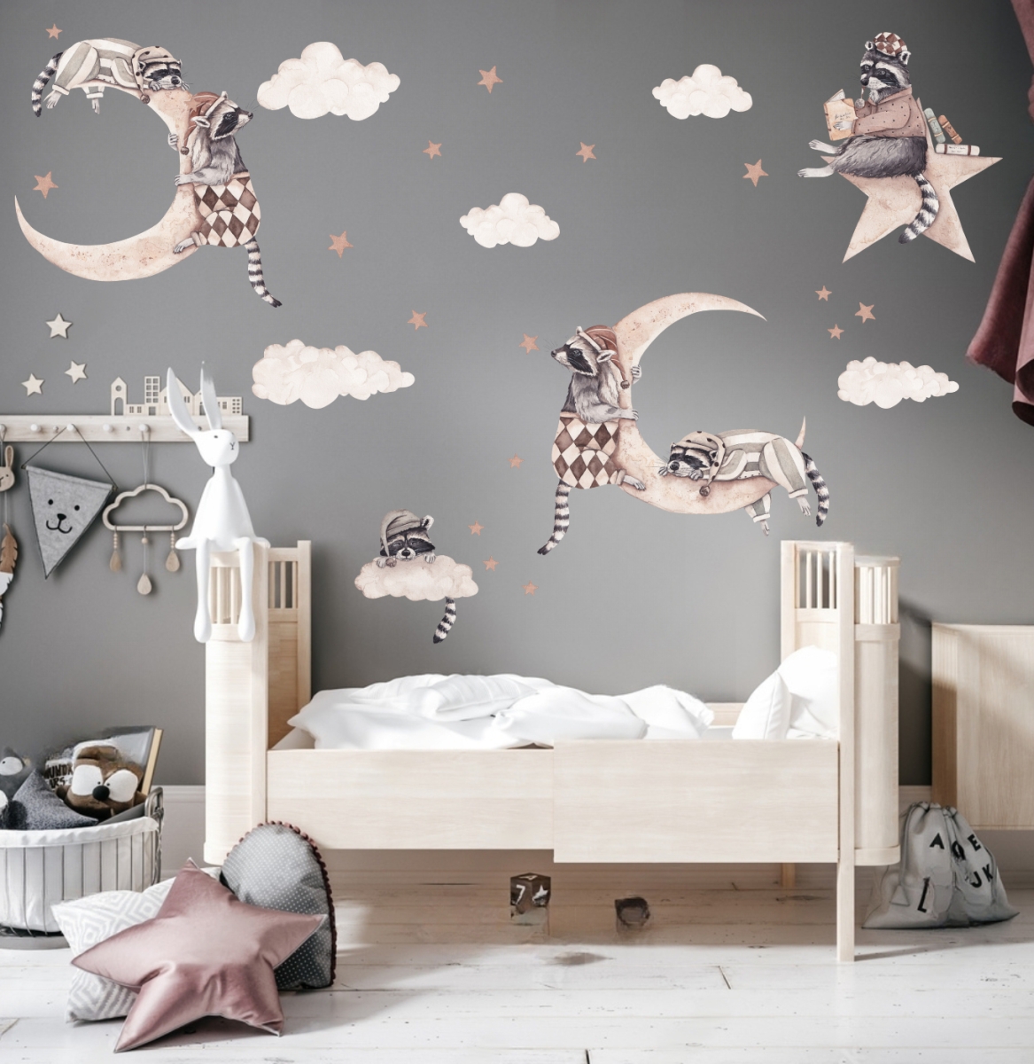 Śpiące Szopy – Naklejki na ścianę z chmurkami i księżycem – Mała Pracownia