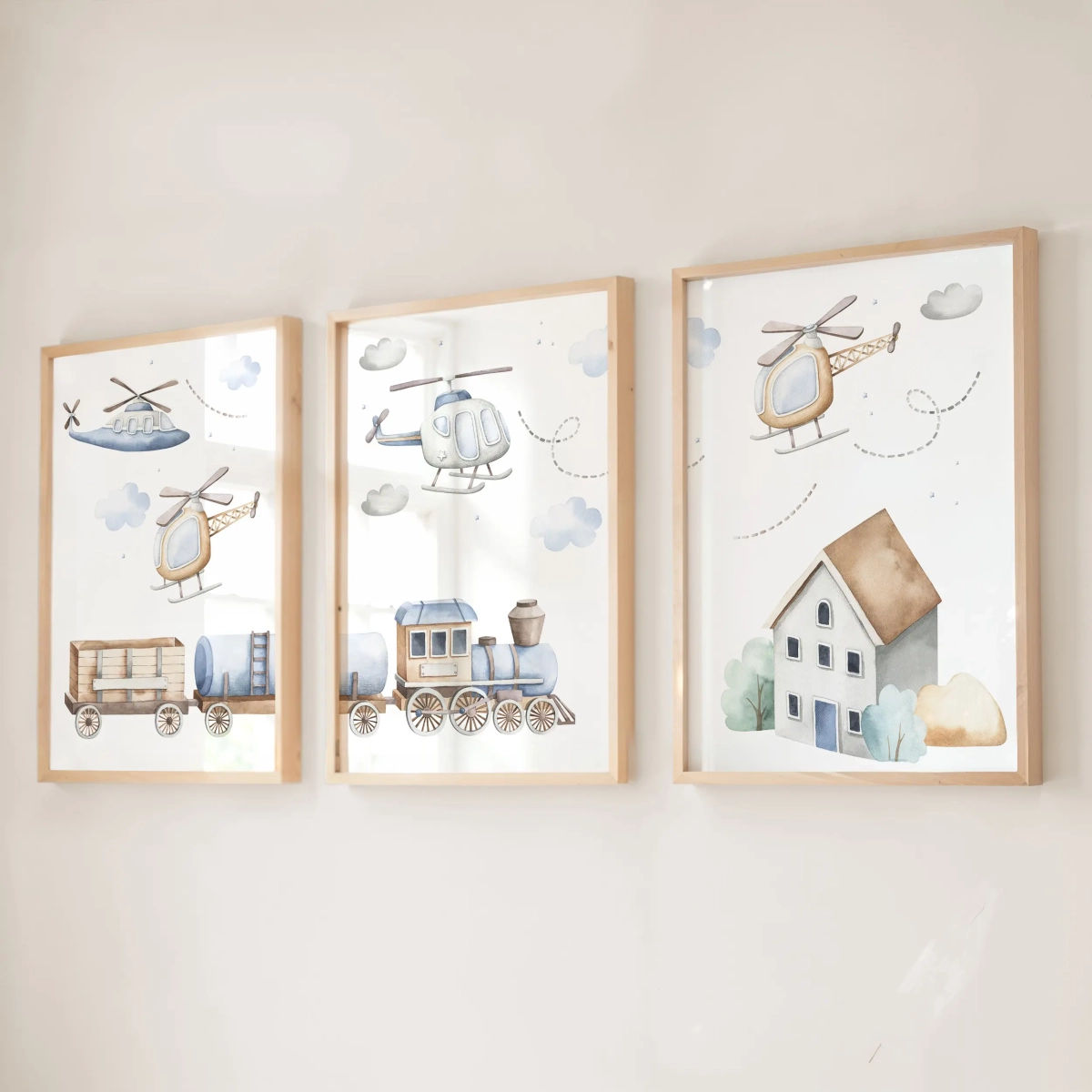 Ilustracje z helikopterami, domkiem i retro pociągiem w jasnych ramkach