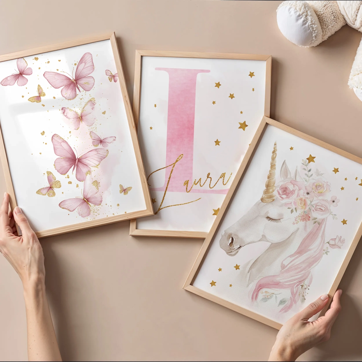 Plakaty Jednorożec motyle – Zestaw 4 aranżacja – Mała Pracownia