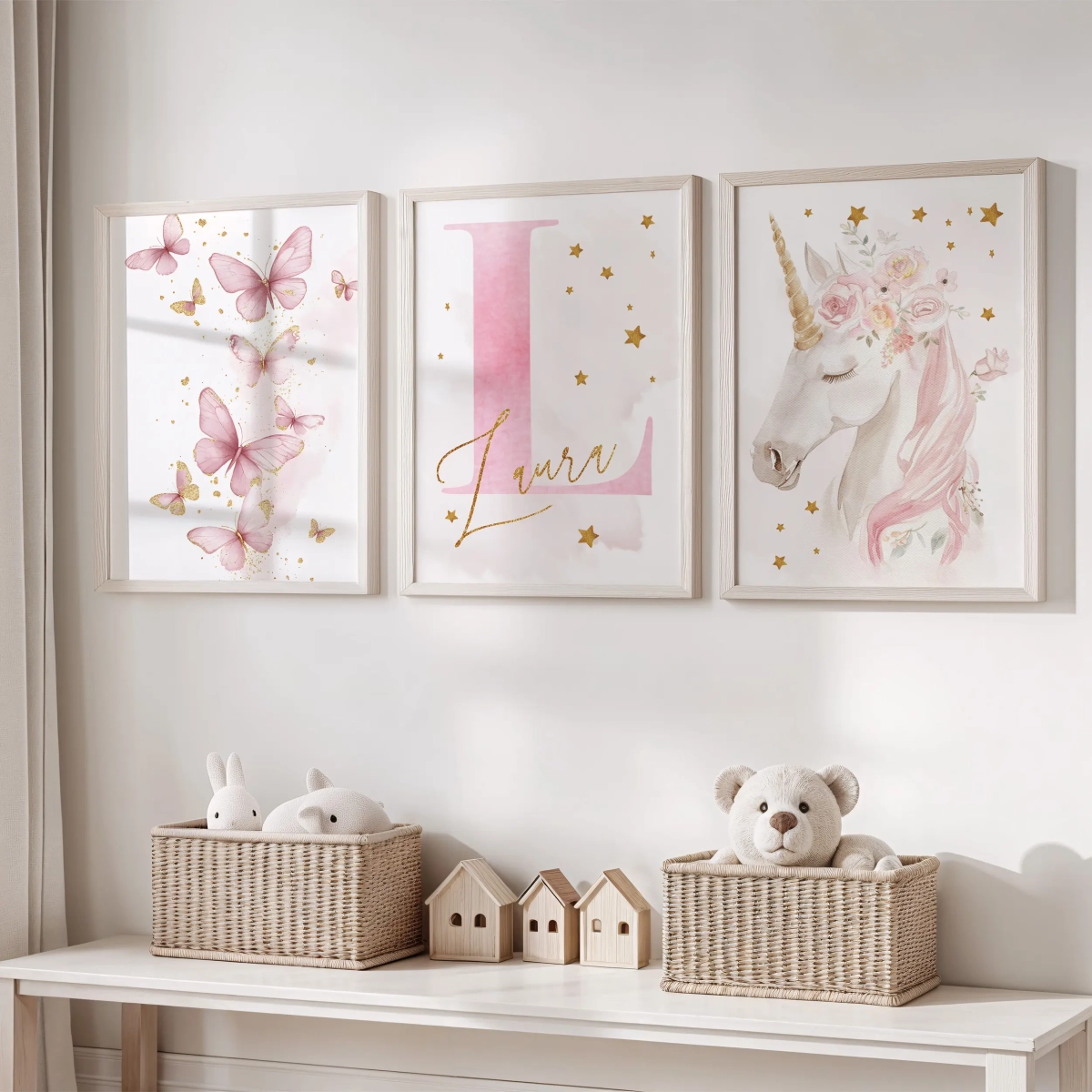 Plakaty Jednorożec motyle – Zestaw 4 w pokoju dziewczynki – Mała Pracownia