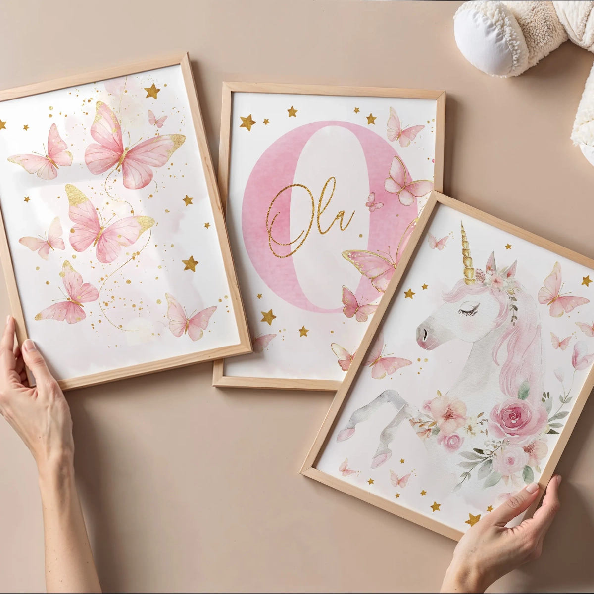 Zestaw 3 plakaty | Jednorożec motyle z inicjałem – Zestaw 6 – Mała Pracownia