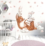 Naklejki na ścianę Sarenka z króliczkami – pastelowa dekoracja do pokoju niemowlaka Mała Pracownia