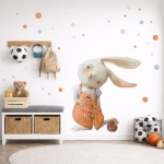Królik z piłką naklejka ścienna dla dzieci – Mała Pracownia