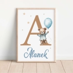 Plakat pastelowy miś niebieski z imieniem dziecka – Mała Pracownia