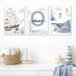 Zestaw plakatów marynistycznych dla dzieci z literą i statkiem – Mała Pracownia