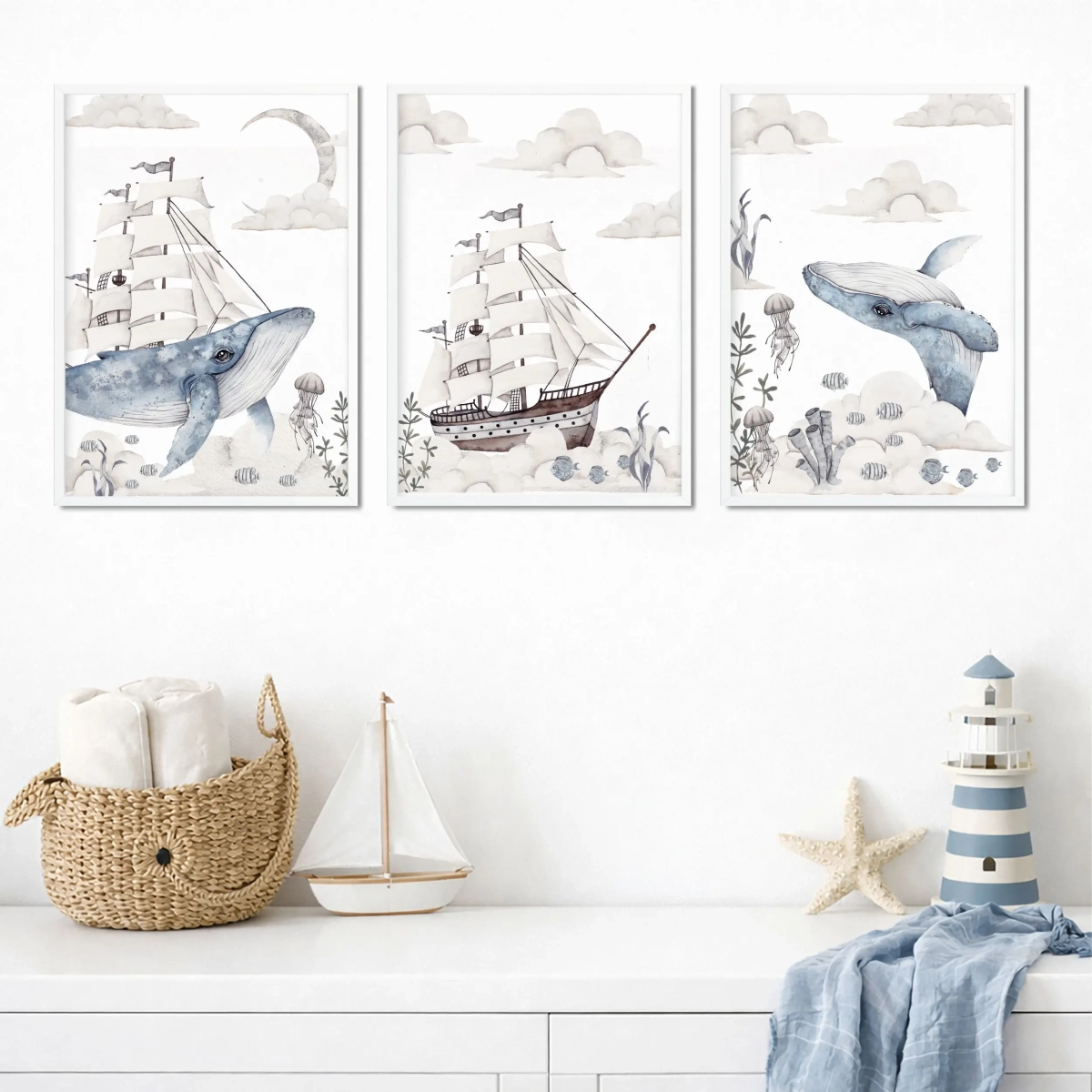 Zestaw 3 plakaty Podniebny Ocean Nr 3 — statek i wieloryb w pokoju dziecka — Mała Pracownia