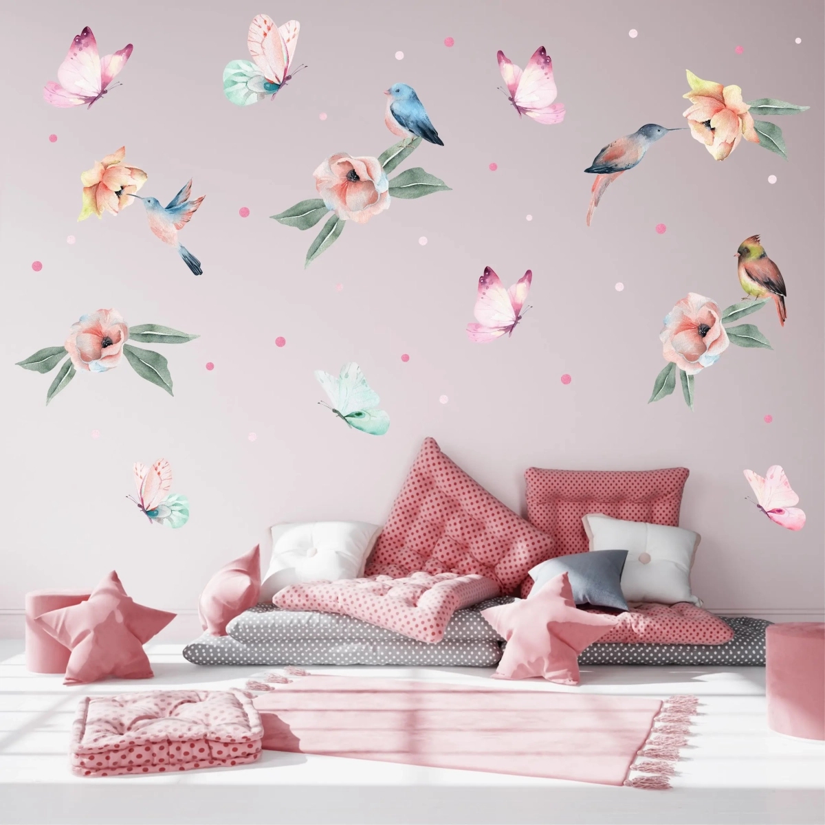 Naklejka na ścianę z motylkami, ptaszkami i kwiatami w pastelowych kolorach do pokoju dziecka