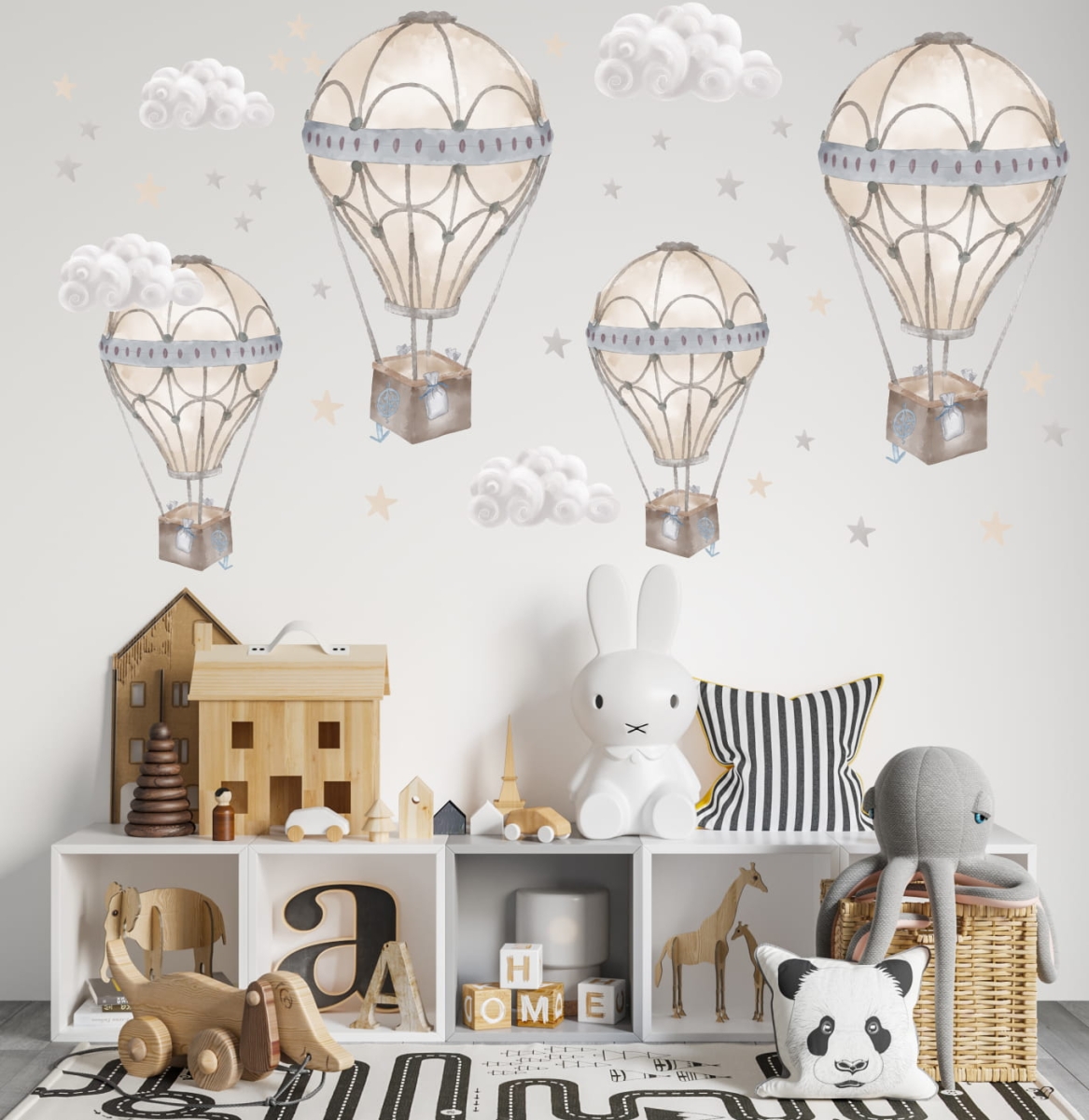 Naklejka na ścianę z beżowymi balonami, chmurkami i gwiazdkami – Mała Pracownia