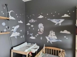 Dekoracja ścienna z wielorybem i statkiem Podniebny ocean w pokoju dziecka