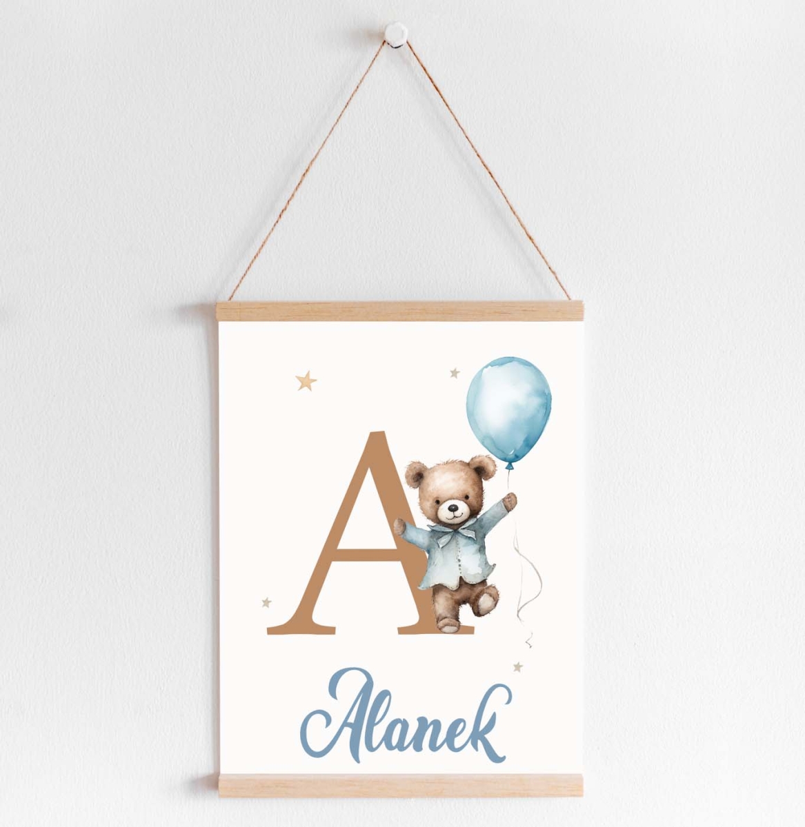 Plakat na ścianę miś niebieski z imieniem – Mała Pracownia