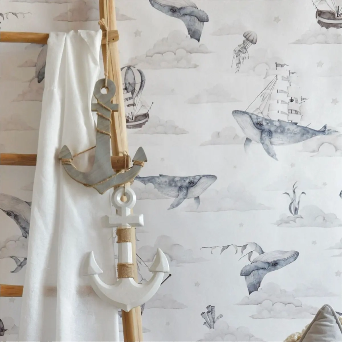 tapeta-na-ścianę-z-podniebnym-oceanem-i-wielorybami.webp