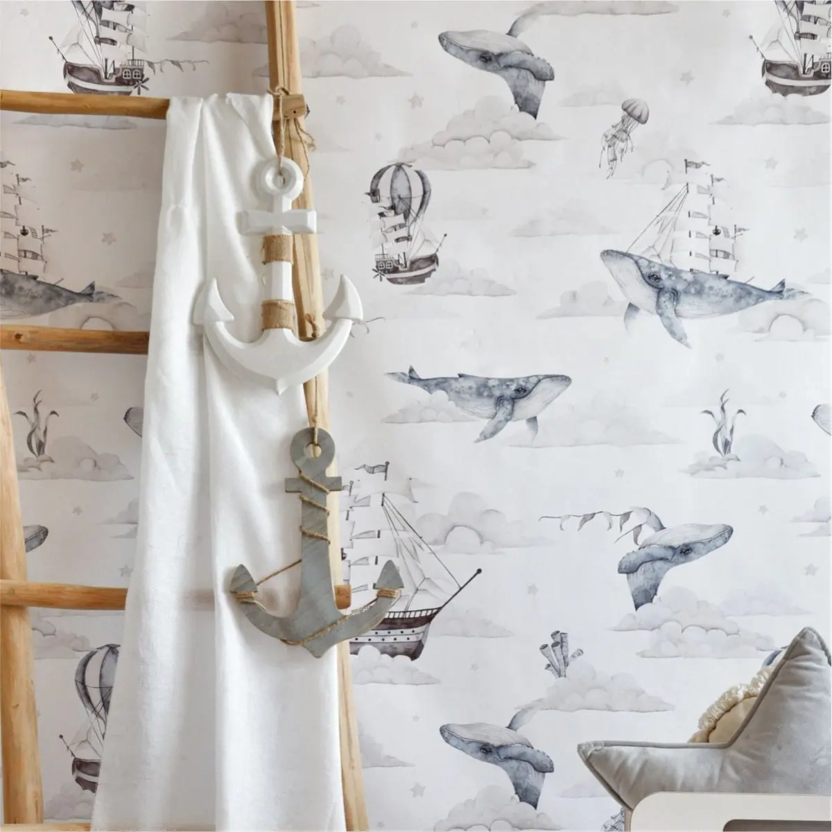 tapeta-na-ścianę-z-wielorybami-i-statkami-na-kremowym-tle.webp