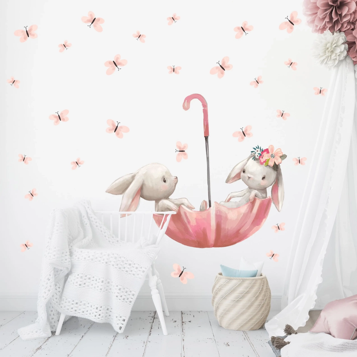 Naklejka na ścianę z króliczkami w parasolu i różowymi motylkami