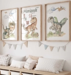 Zestaw trzech plakatów z dinozaurami i metryczką dla chłopca, dekoracja ścienna w stylu boho – Mała Pracownia