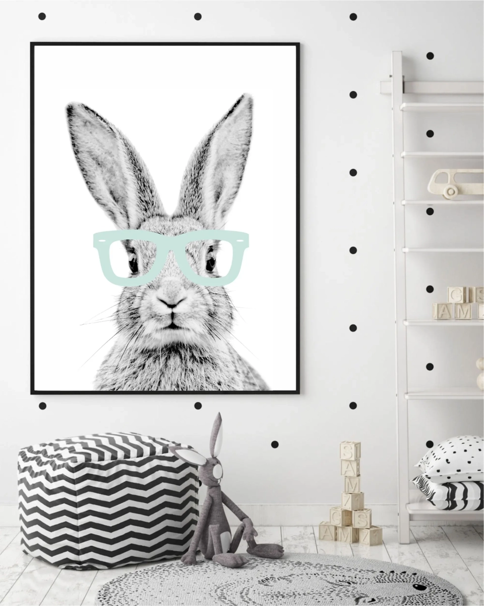 Plakat w stylu boho z królikiem w miętowych okularach