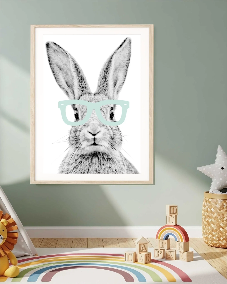 Plakat skandynawski z królikiem w miętowych okularach