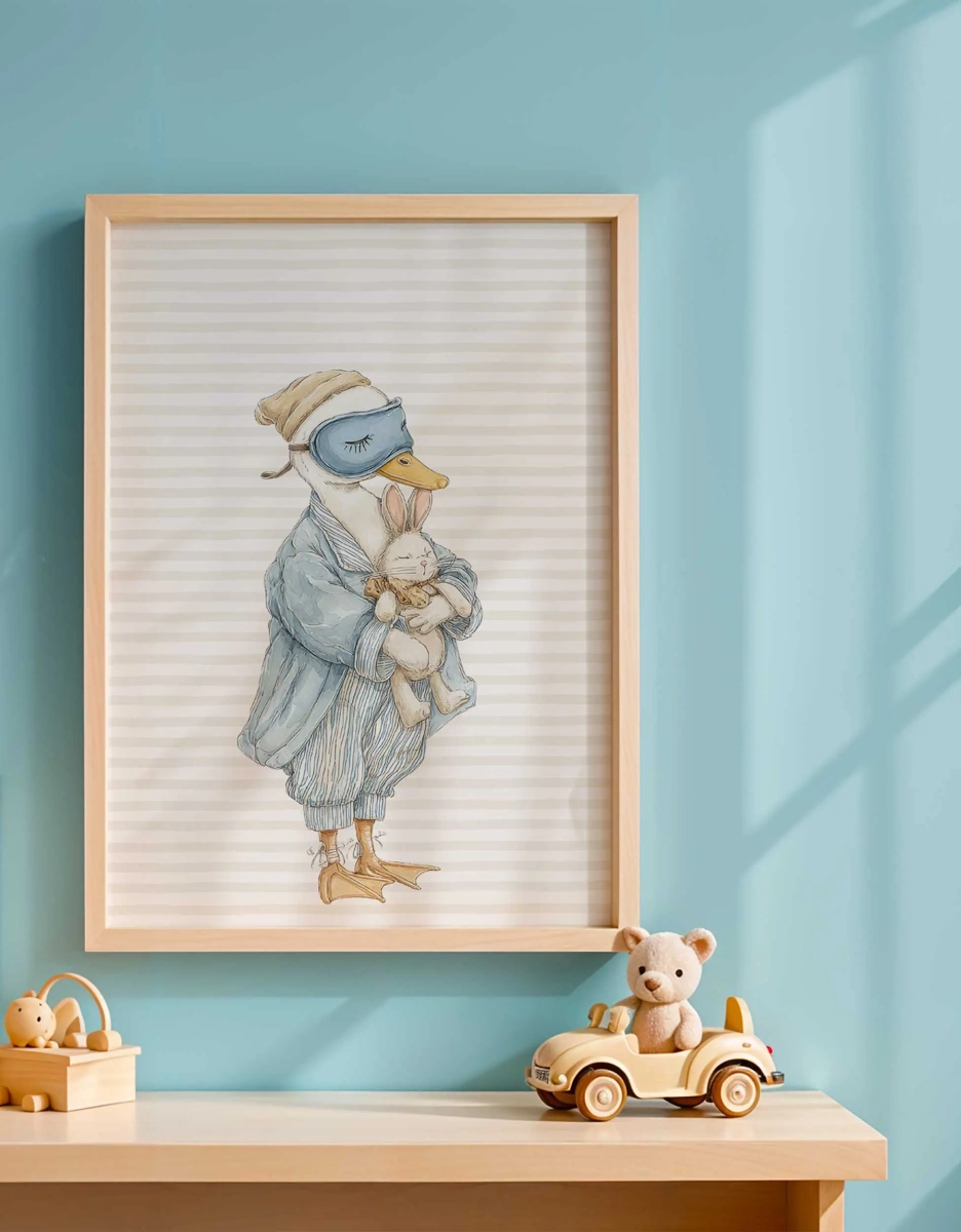 Plakat Gąska w masce – pastelowa dekoracja ścienna do pokoju dziecka | Mała Pracownia