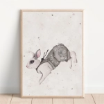Plakat króliczek retro w szarych ogrodniczkach – dekoracja do pokoju dziecka | Mała Pracownia